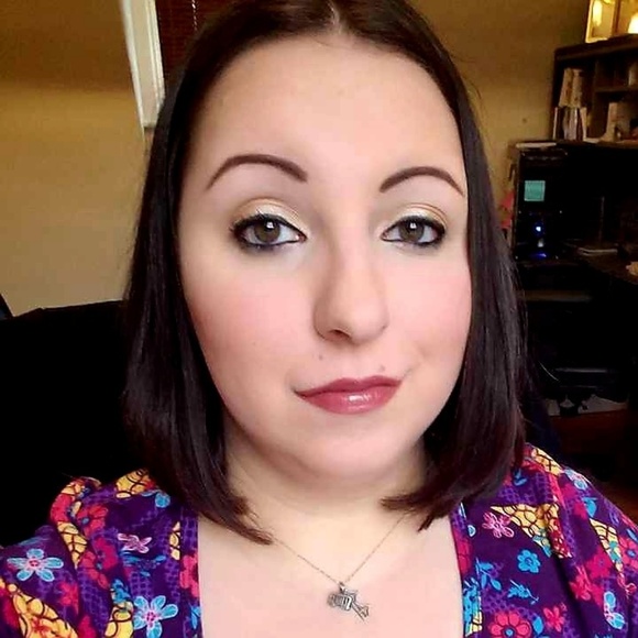 Meet your Posher, Cindy - Picture 2 of 2